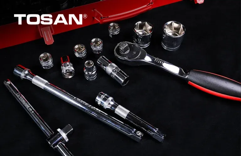 انواع آچار در بازار؛ آچار جغجغهای (Ratchet Wrench) و آچار شمع